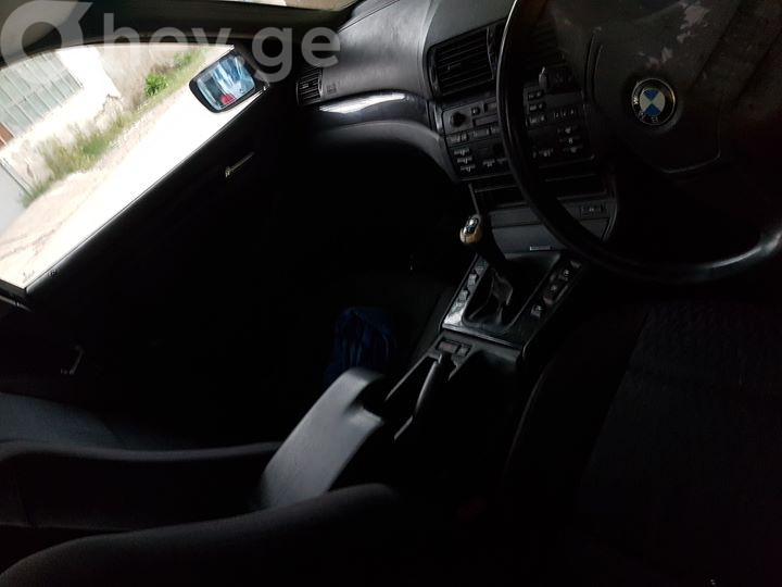 იყიდება სედანი BMW 3 Series (29)
